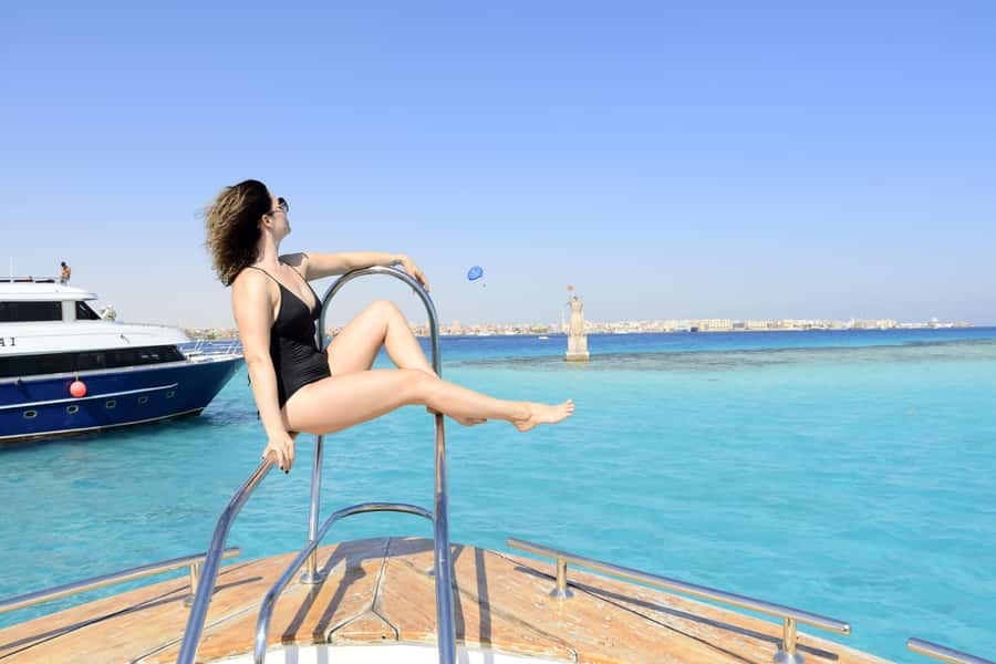 Hurghada: Orange Bay Island Boat Trip w/ Breakfast and Lunch - Banana boat or sofa ride after the island
