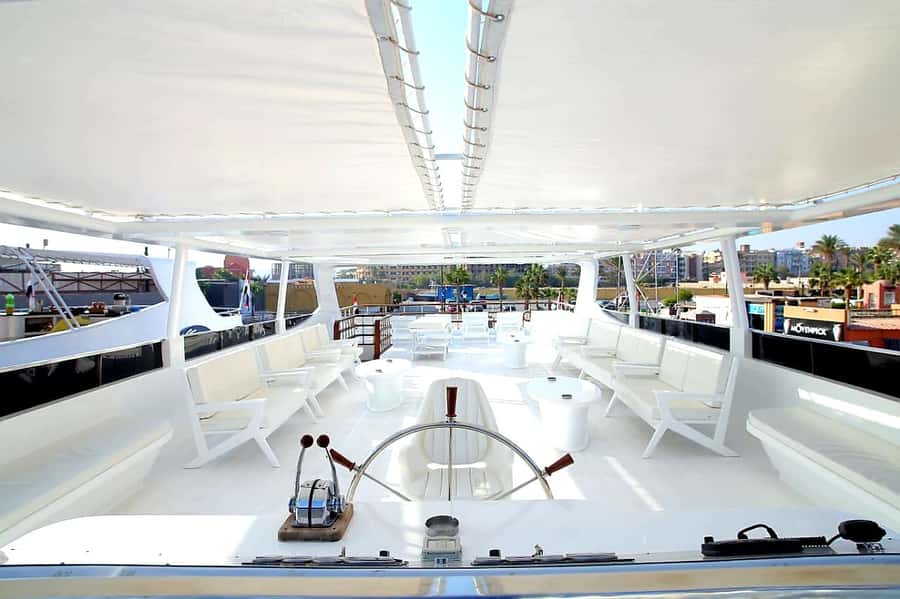 Hurghada: Orange & Giftun Island Cruise with Massage & Lunch - The massage is a small luxury with real value