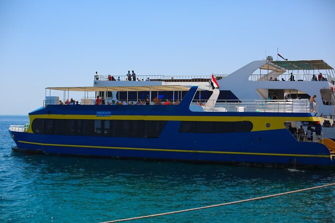 Hurghada Paradise Conquest Semi Submarine Snorkeling Trip - The underwater conquest and diver show
