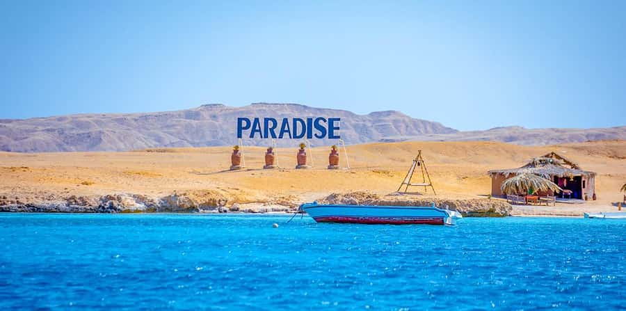Hurghada: Paradise Speedboat w/ Optional Snorkeling & Lunch - Guides, safety, and the human side