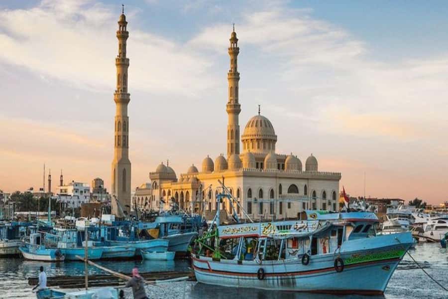 Hurghada: Private Guide City Tour & Shopping Stop - New Marina, Hurghada’s polished waterfront