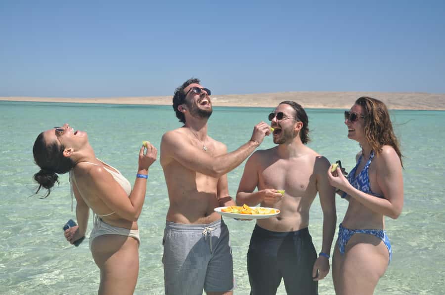 Hurghada: Private Speedboat Adventure with Snacks & Pick-up - The parasailing add-on