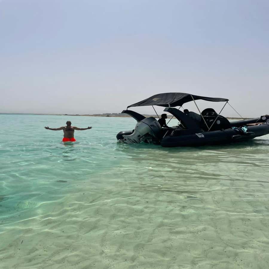 Hurghada: Private Speedboat Adventure with Snacks & Pick-up - Dolphin watching in their natural home