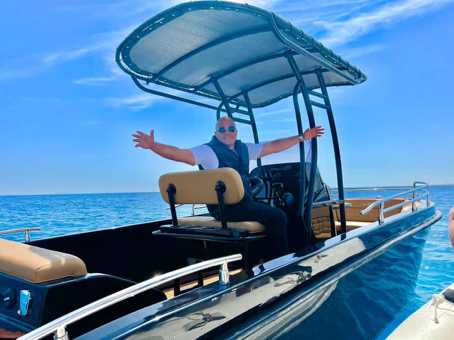 Hurghada: Private Speedboat Adventure with Snacks & Pick-up - Hotel pickup and a prompt start