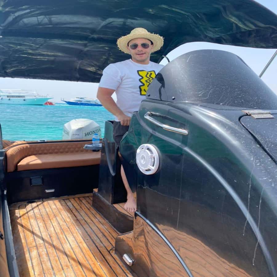 Hurghada: Private Speedboat to Dolphin House with Pickup - Coral, fish, manta rays, and moray eels