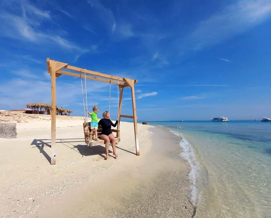 Hurghada: Private Speedboat to Magawish Island - Lunch, parasailing, and massage choices