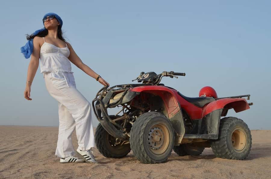 Hurghada: Quad and Buggy Safari with Dinner and Show - Belly dancing, oriental acts, and fire performance