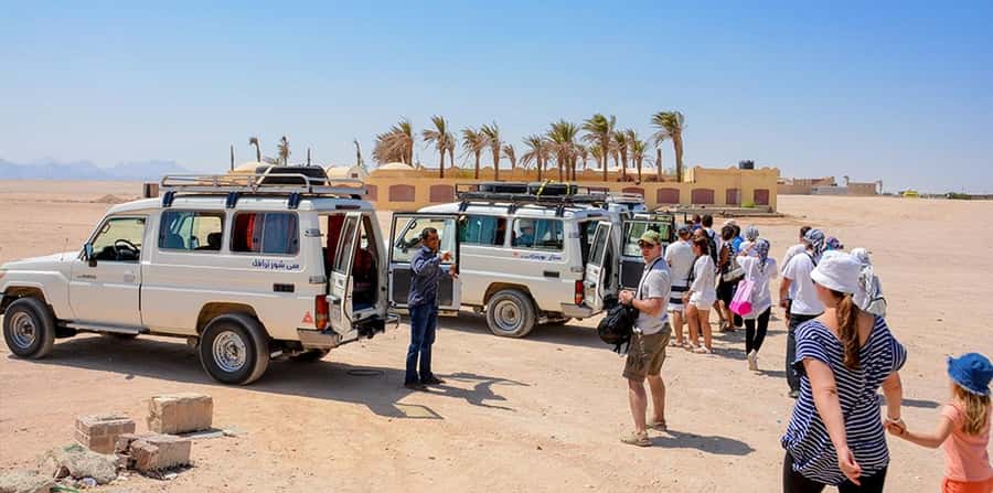 Hurghada: Safari Jeep, Buggy, Camel, Quad, Bedouin Dinner - The 4WD ride into the mountains