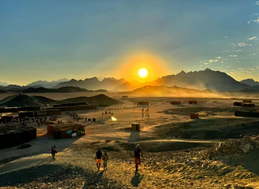 Hurghada: Safari Jeep & Camel Ride with BBQ Dinner & Show - BBQ dinner, Arabic tea, and the Tanoura show