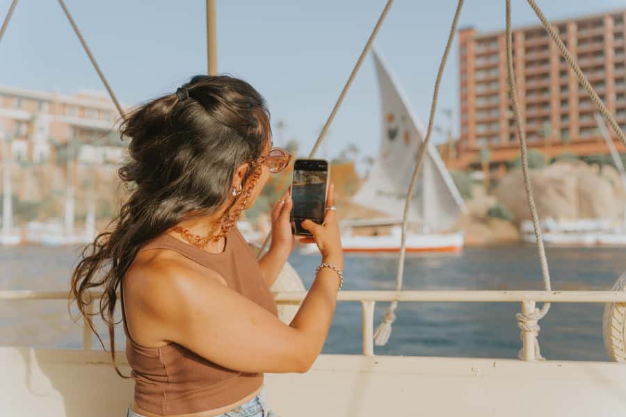 Hurghada: Small-Group Luxor Day Tour & Sunrise Balloon Ride - A felucca ride on the Nile