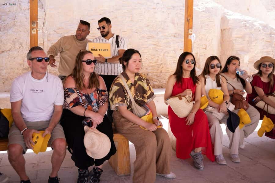 Hurghada: Small-Group Luxor Highlights & Tut Tomb Day Tour - Lunch in Luxor, with a useful pause