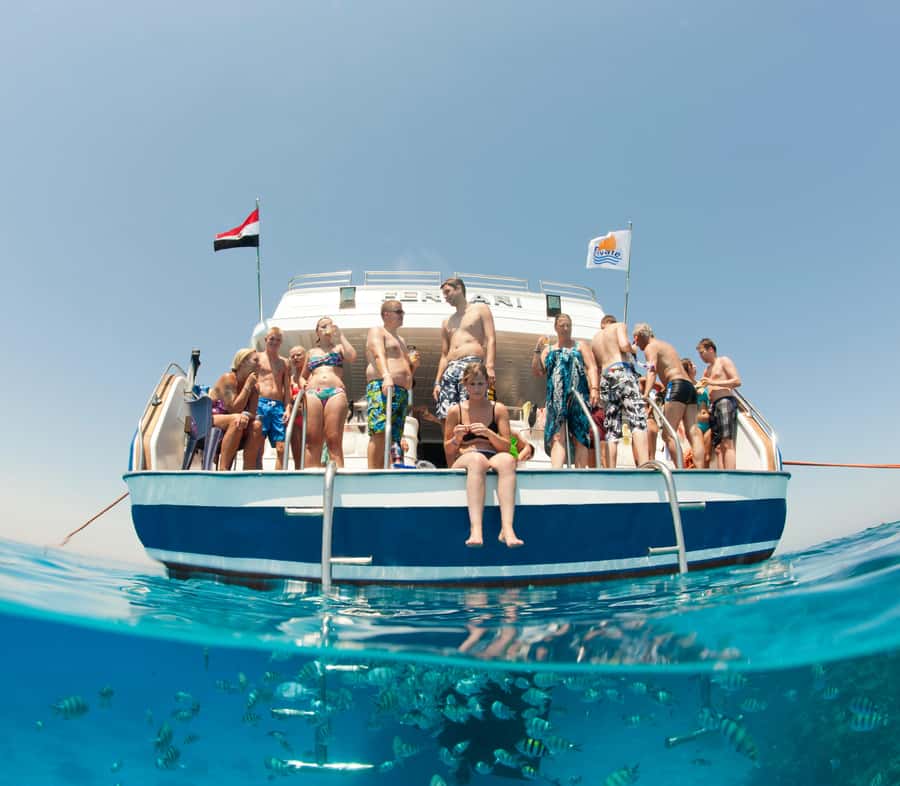 Hurghada: Snorkeling 6 x 1 to Orange Bay w Diving & Massage - The crew and the feel onboard