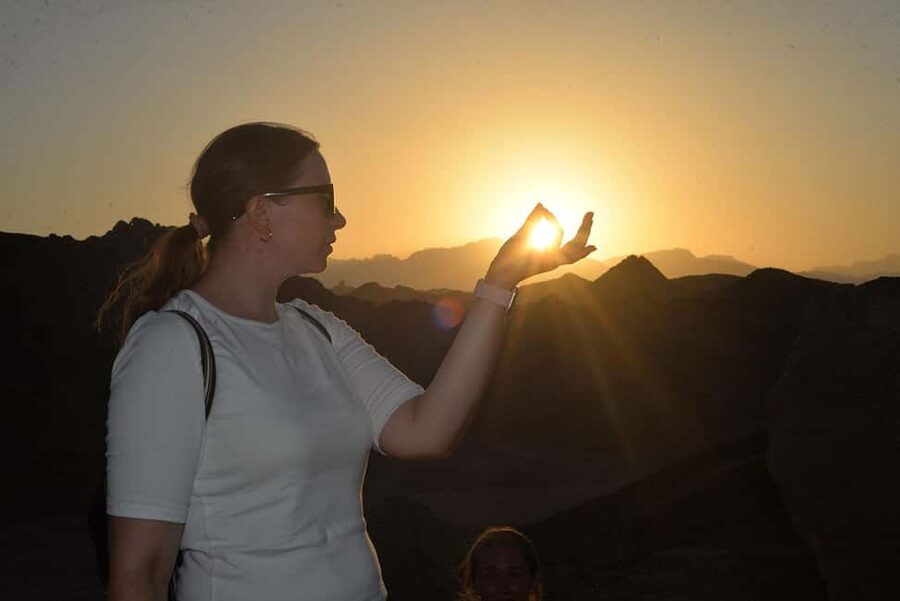 Hurghada: Unique Bedouin Craft, Handmade and Star Watching - Sunset, dinner, and Bedouin tea by the fire