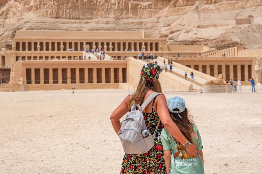 Hurghada: Valley of Kings Hatshepsut & Karnak Luxor Day Trip - The Hurghada to Luxor road journey