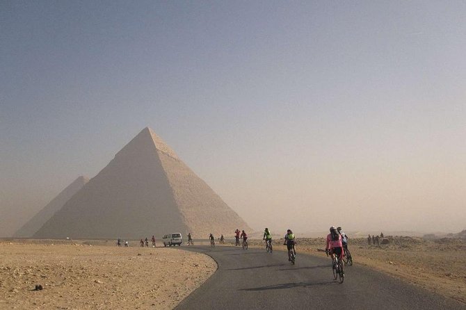 Layover tour to Giza Pyramids & Egyptian museum - The Sphinx and Valley Temple in 30 minutes