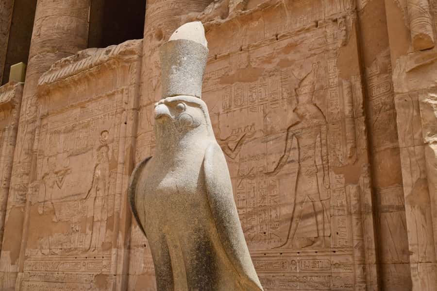 Luxor: 4 Days Nile Cruise with Guided Tours & Abu Simbel - Day 1: royal tombs and the first Nile sailing