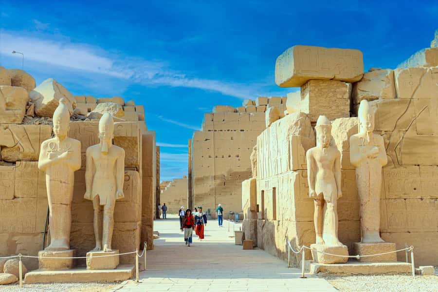 Luxor Day Trip from Hurghada Small Group & Tutankhamun Tomb - Lunch in Luxor, then across the Nile