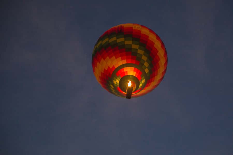 Luxor: Deluxe Sunrise Hot Air Balloon - Landing somewhere the wind chooses