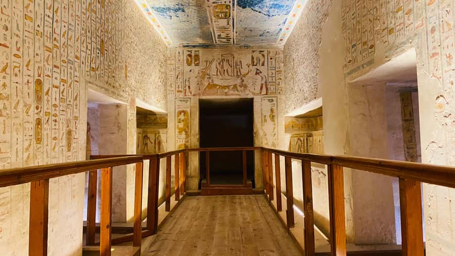 Luxor: East and/or West Banks Guided Tour with Lunch - Queen Hatshepsut’s temple and a powerful royal story