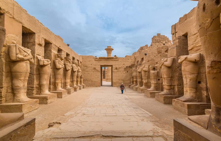 Luxor: East and/or West Banks Guided Tour with Lunch - Lunch at a local restaurant