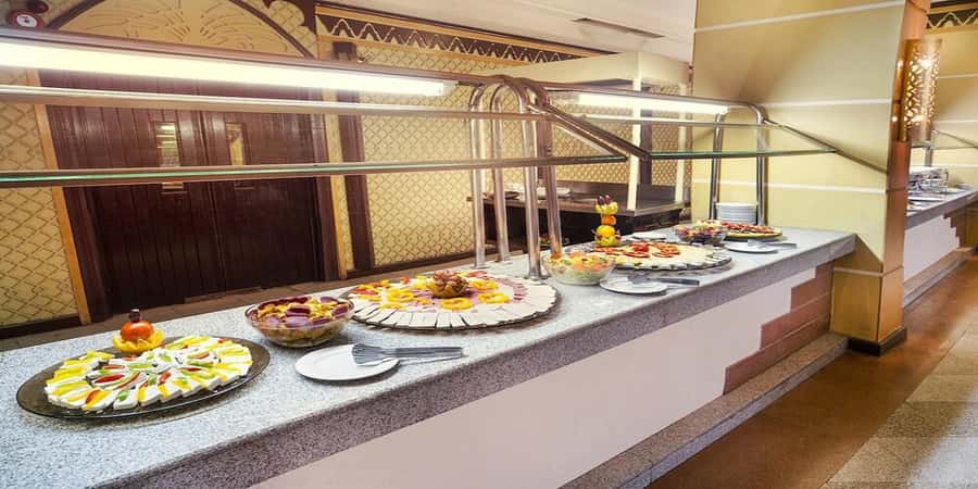 Luxor: Habu, Deir El Medina, Shared tour, Guide, and Lunch - What the five-hour schedule feels like