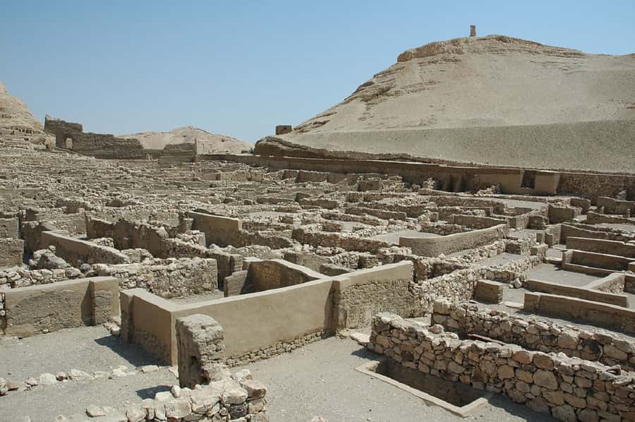 Luxor: Hot Air Balloon & Private tour to West bank and Lunch - Deir el-Medina puts workers at the center