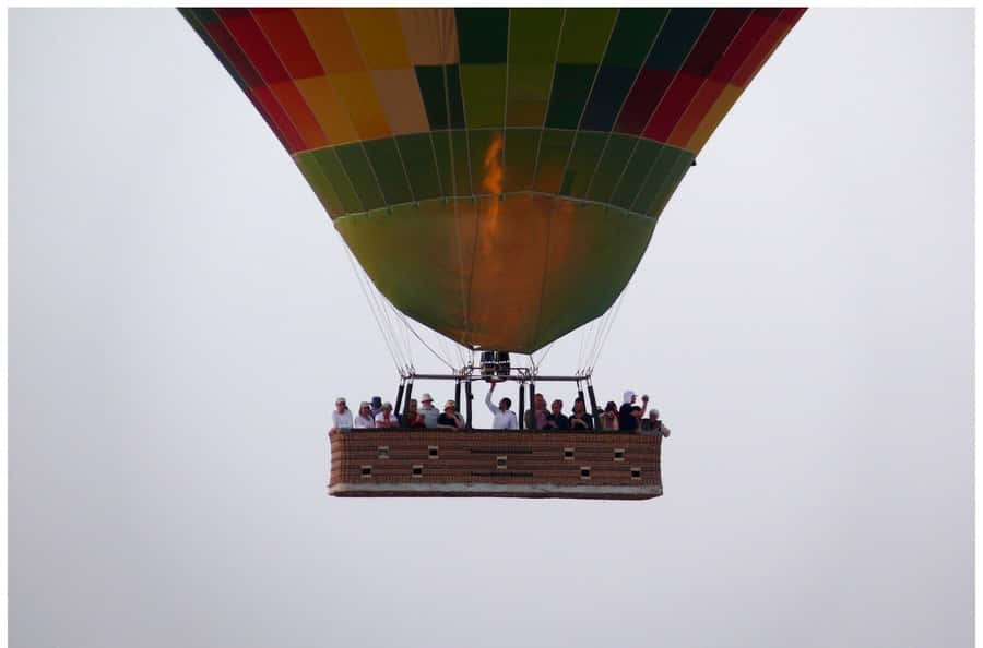 Luxor: Hot Air Balloon Ride Over Temple of Hatshepsut - Coffee, a safety briefing, and the balloon taking shape