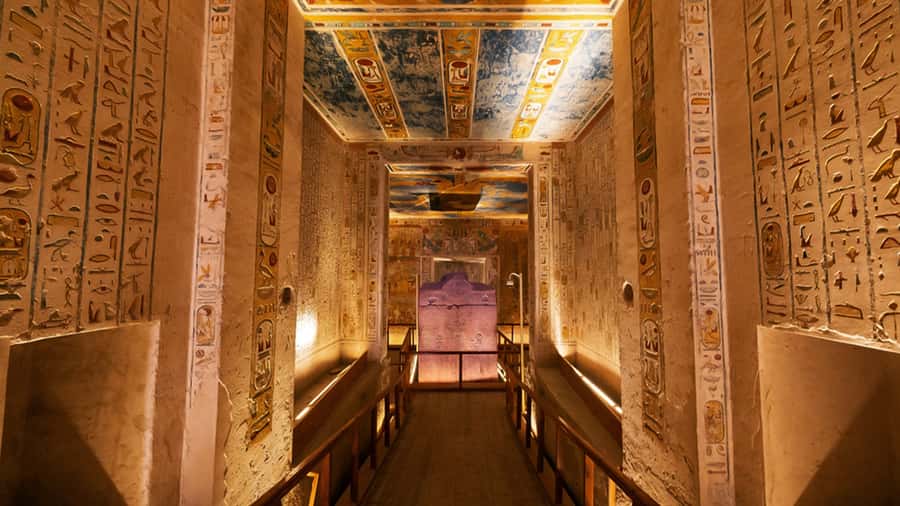 Luxor: Medinet Habu, Deir el-Medina & Valley of Queens Tour - Medinet Habu and the power of Ramesses III