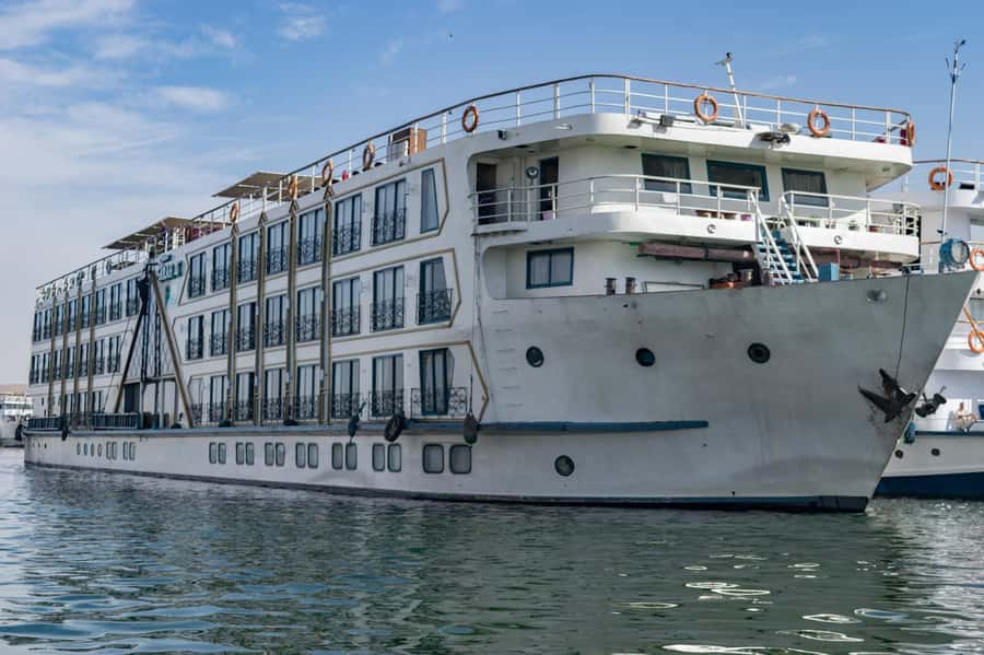 Luxor: One-night Nile Cruise to Aswan with Transfer - Arrival in Aswan comes in the evening