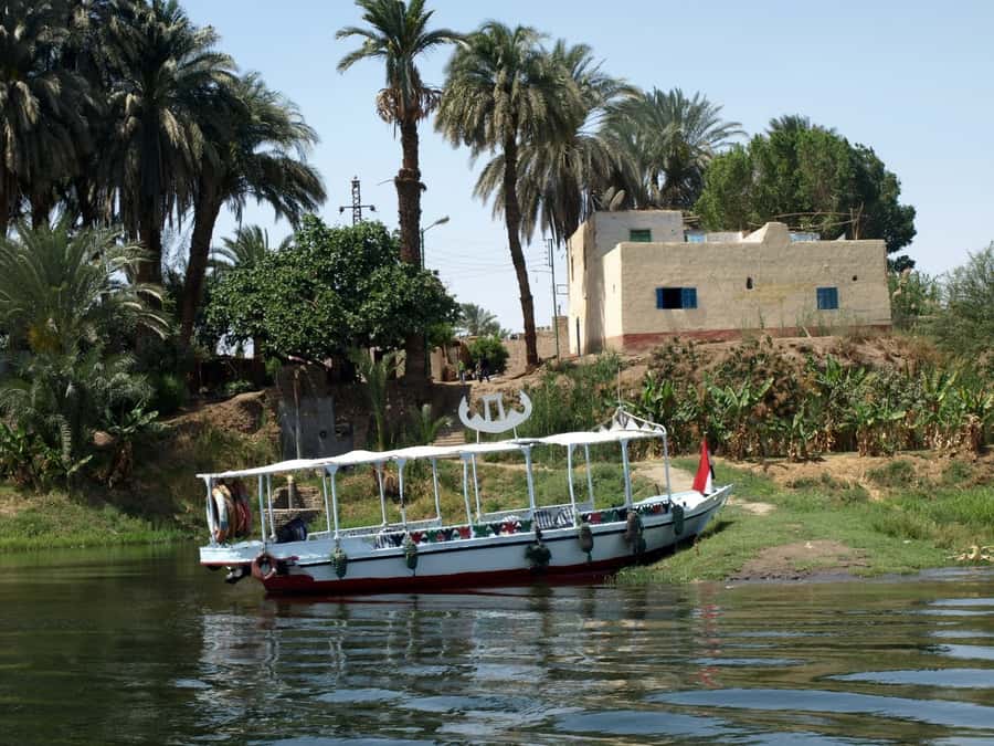 Luxor: Private Felucca Boat Trip with Hotel Pickup - The wind question: felucca or motorboat
