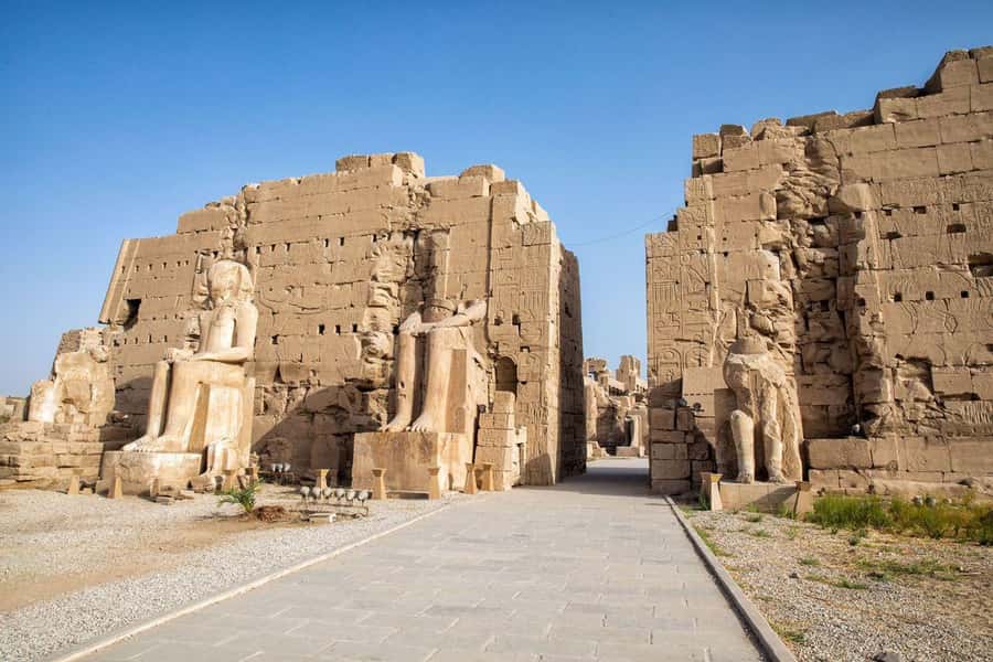 Luxor: Private Full-Day Luxor Highlights Tour with Pickup - The Colossi of Memnon: a quick stop with a huge presence