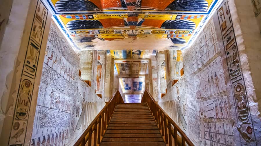 Luxor: Private Tour to Valley of Kings & Hatshepsut Temple. - A private ride from Luxor hotels