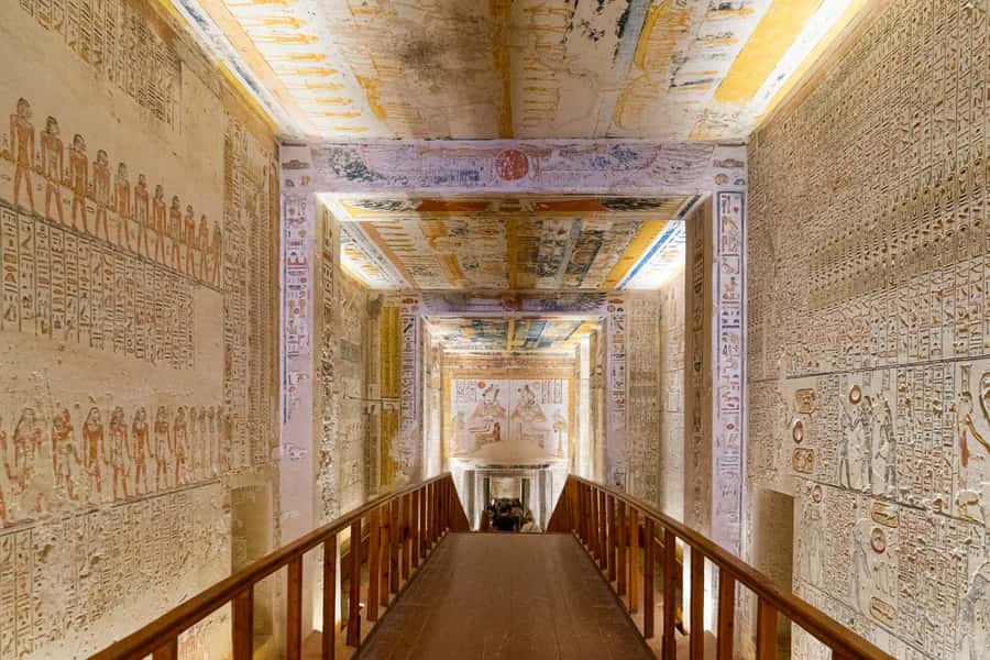 Luxor: West and East Banks All-Inclusive Tour & Balloon Ride - Valley of the Kings and the tombs beneath the hills