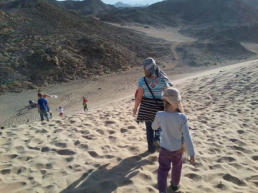 Makadi Bay: Jeep Safari Adventure with Bedouin guide - Looking at the stars on the way back