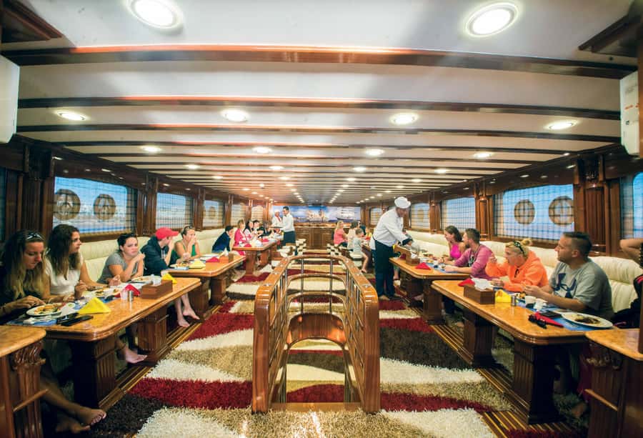 Marsa Alam: Elite vip Turtle bay snorkeling with BBQ Lunch - Lunch with a Red Sea view