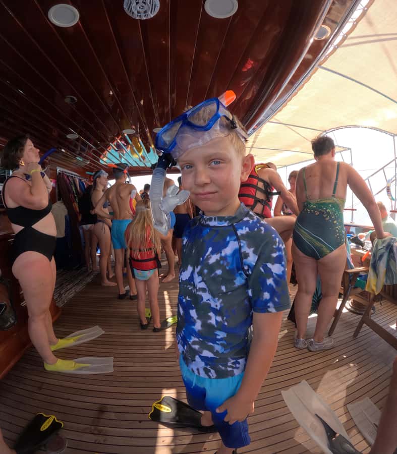 Marsa Alam: Pirates Premium Boat to turtle bay with lunch - The Port Ghalib stop, the part to watch