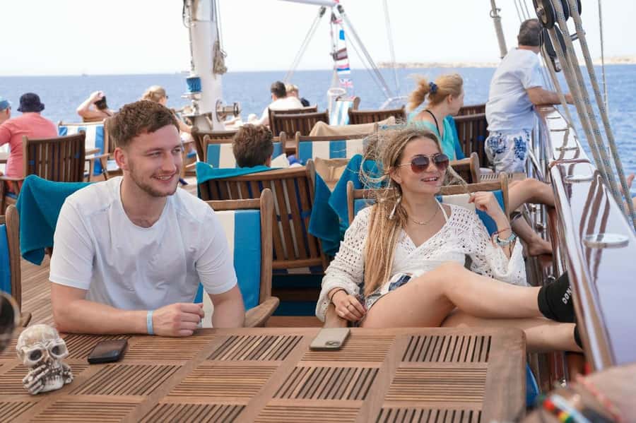 Marsa Alam: Pirates Premium Boat to turtle bay with lunch - What the $100 price really covers