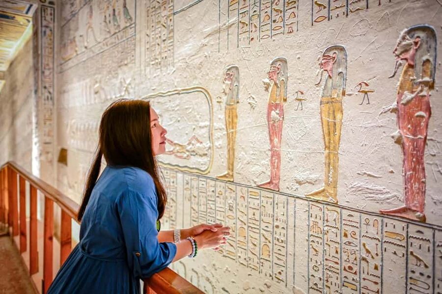 Marsa Alam: Valley of the Kings & Karnak Temples Luxor Tour - Shopping, oils, scarves, and how to handle the extras