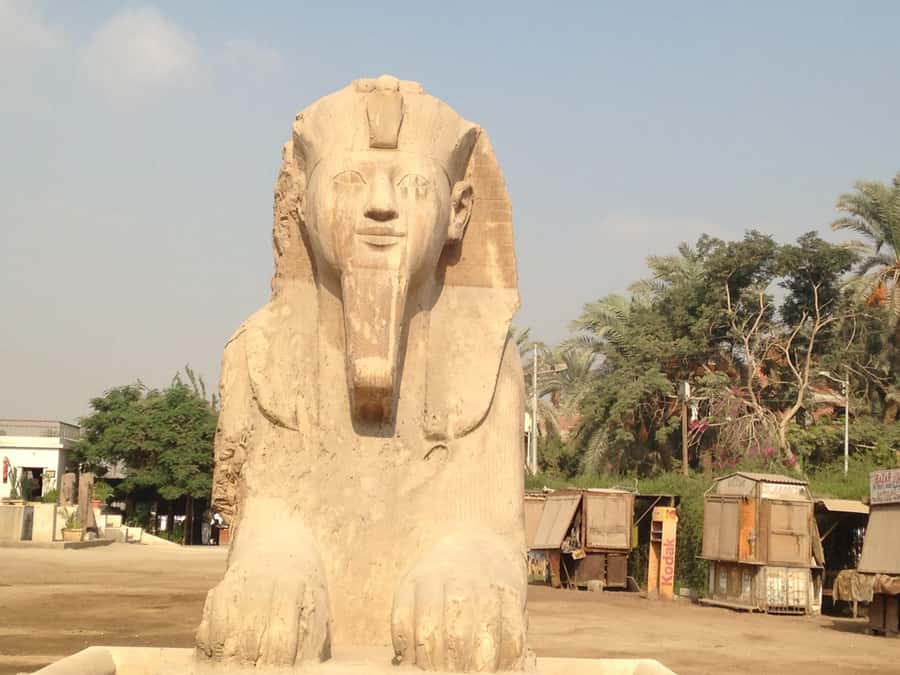 Memphis & Saqqara Small‑Group Day Trip from Cairo - The drive to Saqqara and a change in scale