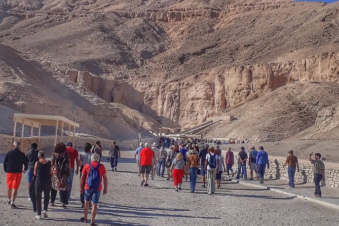 Overnight Luxor Tours by train from Cairo with Hot Air Balloon and much more - The night train from Cairo to Luxor