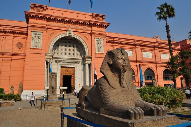 Private Day Tour Pyramids of Giza, Egyptian Museum and Bazaars - A local-flavored lunch with koshary