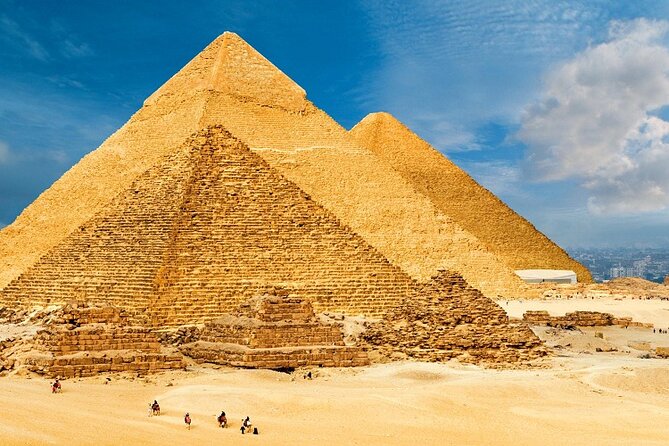 Private Giza Pyramids & Sphinx Day Tour with Lunch from Cairo - The Giza Plateau and panoramic viewpoint complete the picture