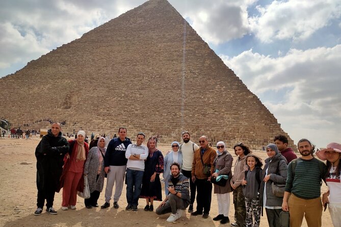 Private guide's trip to Giza pyramids, Great sphinx valley temple - Comparing Khafre and Khufu
