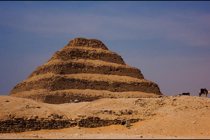 Private Guided Day Tour of Giza and Saqqara with Egyptian Lunch and Camel Ride - The Giza pyramids, from Cheops to Mycerinus