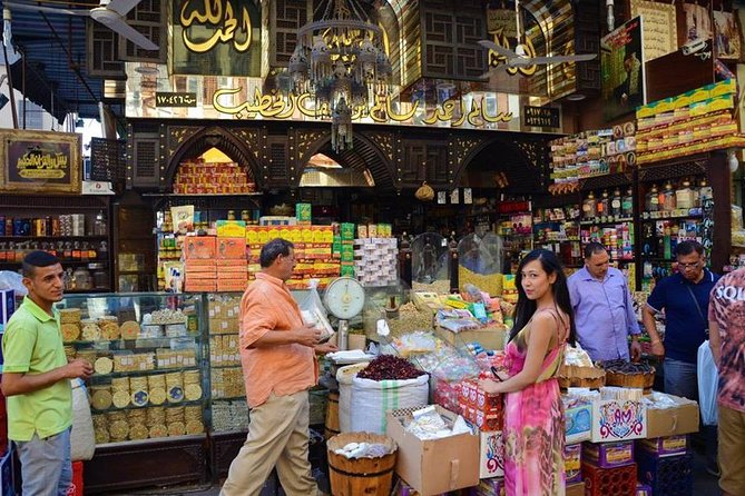Private guided shopping tour in Khan el-Khalili with Lunch - Koshary lunch between the shopping stops