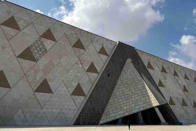 Private Journey :Grand Egyptian Museum & Giza Pyramids - Seeing the three pyramids at Giza