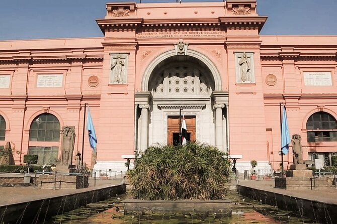 Pyramids of Giza, Sphinx and Egyptian Museum Day Tour - Three hours with Egypt’s ancient collections