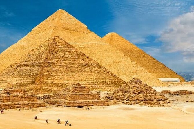 Shared Full Day Tour to Giza Pyramids from Giza - The guide makes the short visit better
