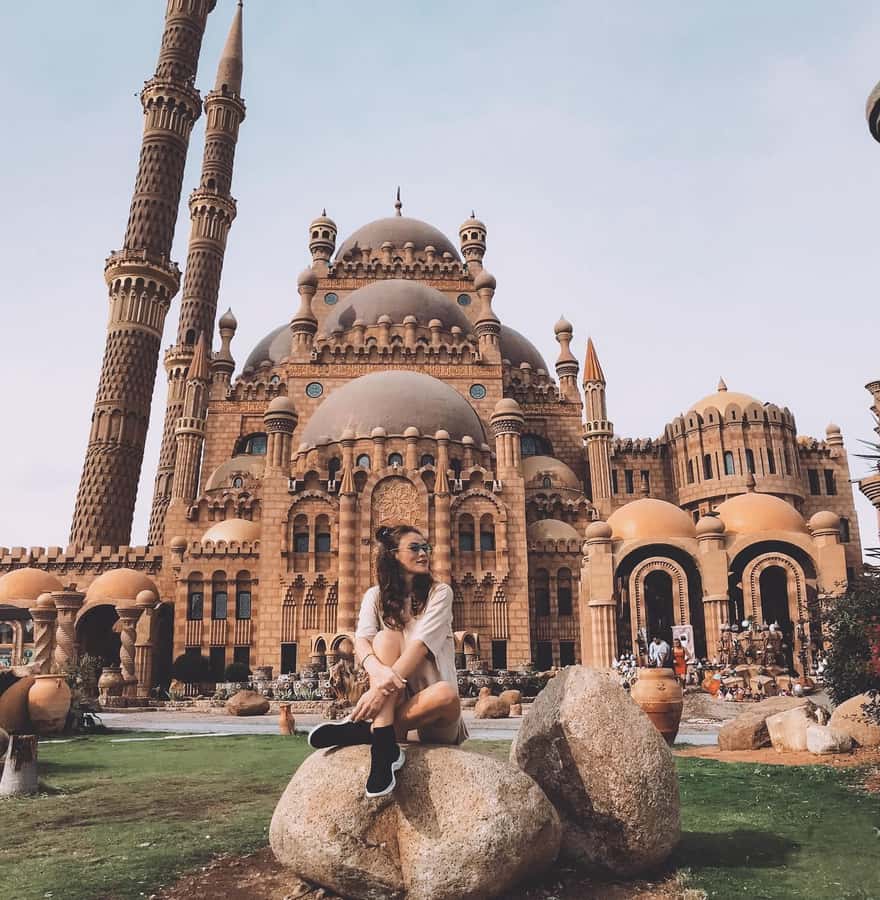 Sharm El Sheikh City Tour: Old Market, Mosque & Farsha Café - Al Sahaba Mosque and the meaning behind the stonework