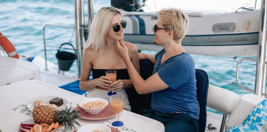 Sharm El Sheikh: Dinner Cruise W/ Optional Private Transfer - A DJ, Singer, Magician, and Belly Dancer